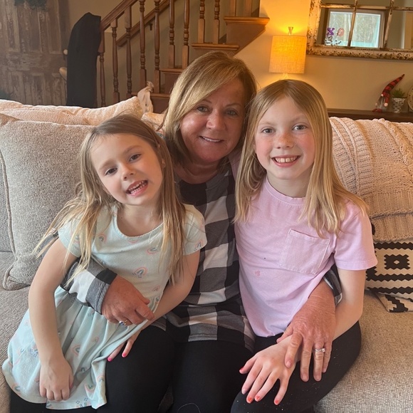 Meet your Posher, Patricia - Picture 1 of 2